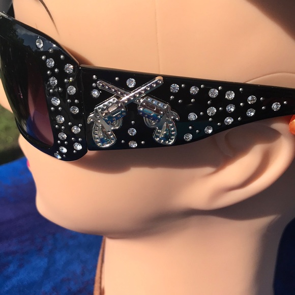 Bling Sunglasses with guns and stones - Picture 6 of 7